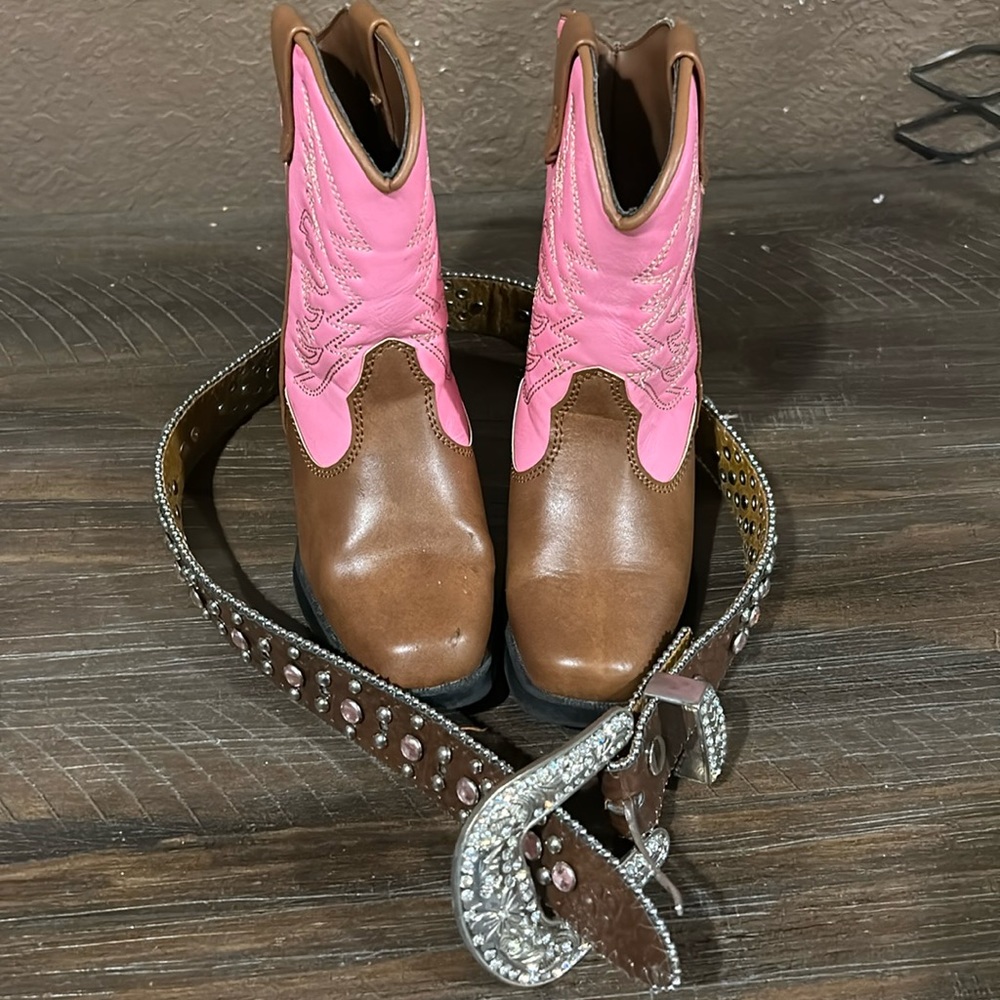 Cute boots only worn once (tan/pink) comes with belt